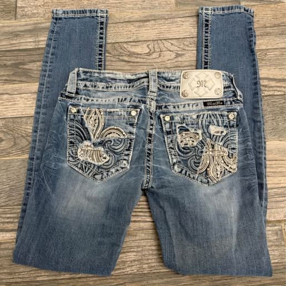 Miss Me Signature Skinny Jeans with Embellished Fleur-de-Lis Pockets - size 26